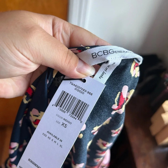 NWT BCBGENERATION FLORAL WRAP DRESS - Picture 4 of 5
